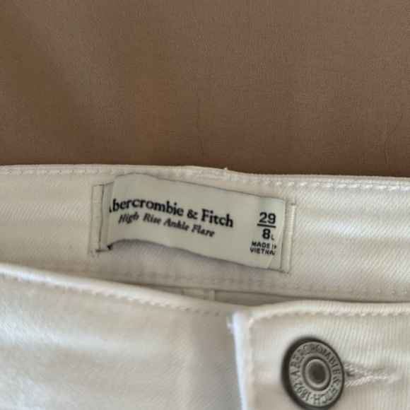 Abercrombie & Fitch jeans - Picture 4 of 8
